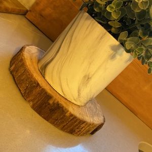 Wood pedestal. LiveEdgeDesignsByMC